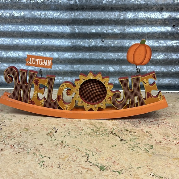 Welcome autumn curved sign and faux grass and in a paper bag - Picture 2 of 11